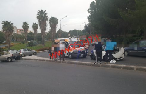 PATERNÒ: VIOLENTO  SCONTRO TRA DUE AUTOVETTURE ALLA ROTONDA DEL CORSO ITALIA