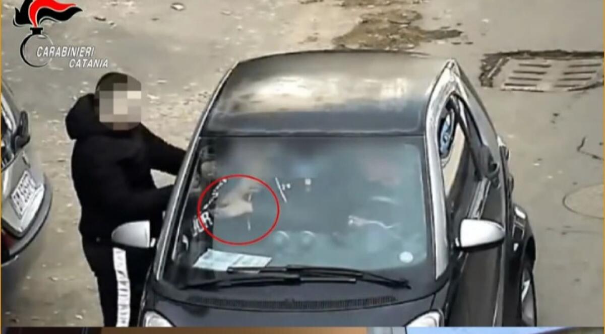 CATANIA, MAXI BLITZ ANTIDROGA: 101 ARRESTI. SMANTELLATE 12 PIAZZE DI SPACCIO - 