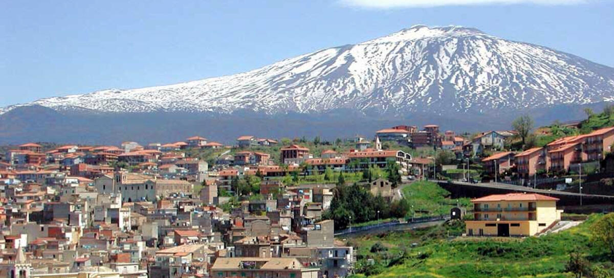 PRIMO DECESSO COVID A BRONTE, SINDACO CHIUDE LE SCUOLE, FOCOLAIO IN UNA CASA DI RIPOSO POSITIVI IN 24 TRA OSPITI E OPERATORI - 