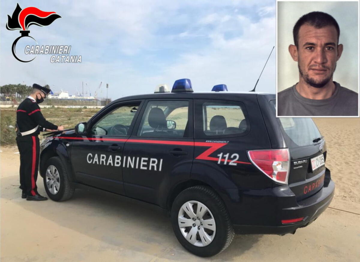 CATANIA. RUBA UNO ZAINETTO SULLA SPIAGGIA: ARRESTATO. - 