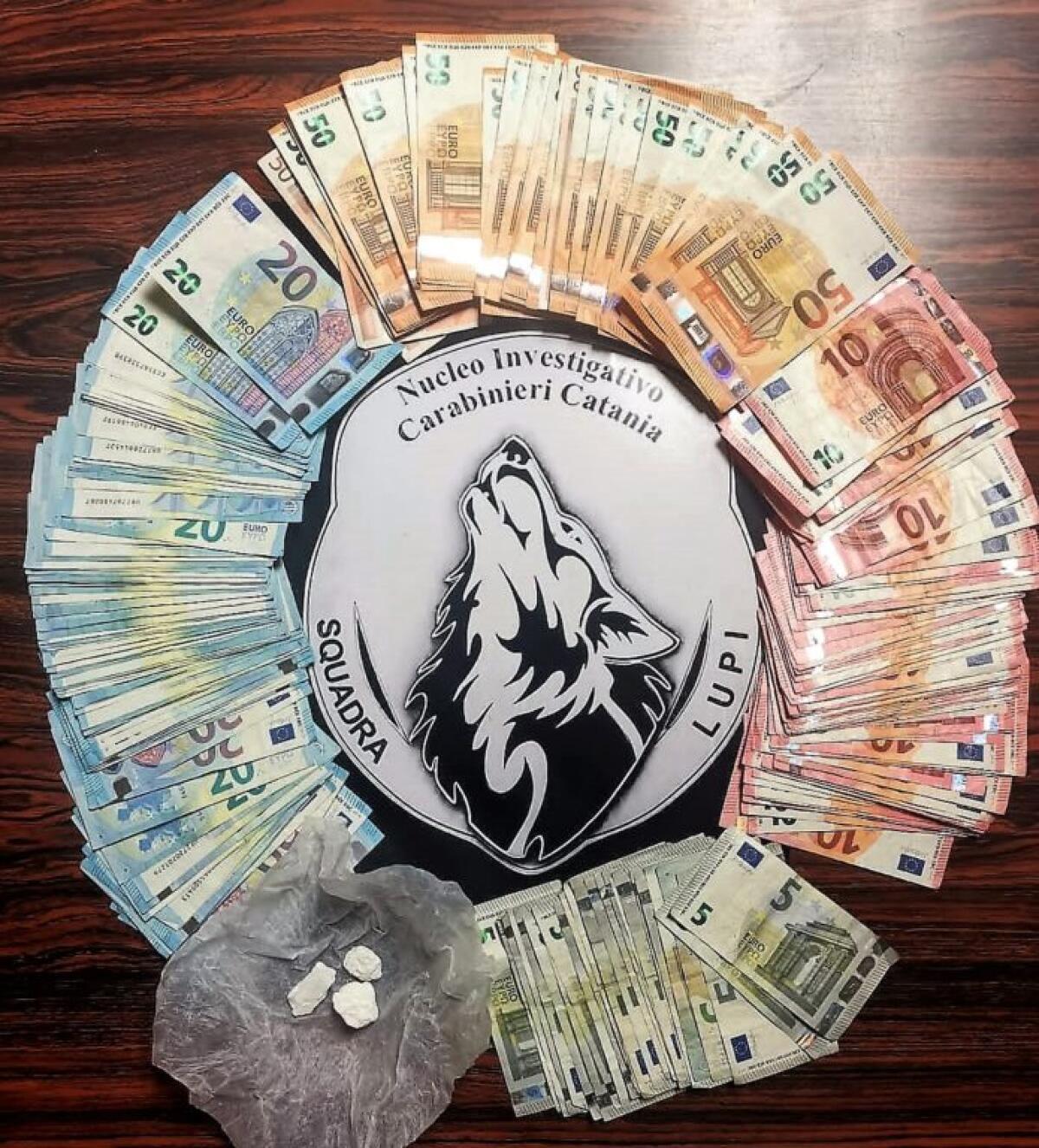 CATANIA. GLI SPOSTANO LA TELECAMERA E LUI ABBOCCA: PUSHER IN MANETTE - 