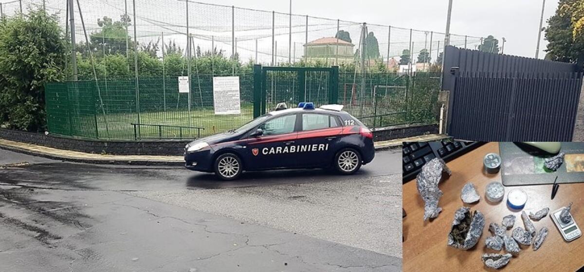 MASCALUCIA CEGLIE IL PIAZZALE DEL CIMITERO COME ZONA FRANCA PER SPACCIARE DROGA A DUE MINORENNI: ARRESTATO - 