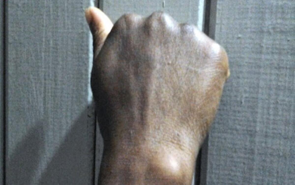 BOLOGNA: POSITIVO BUSSA A CASA DELL’AMANTE MA LEI NON APRE E CHIAMA I CARABINIERI - 