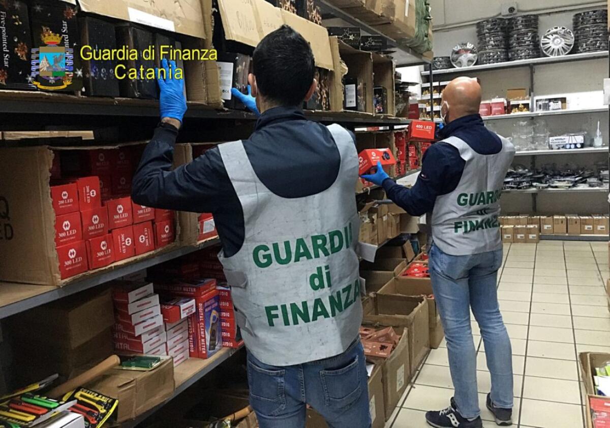 MISTERBIANCO: SEQUESTRATE 1 MILIONE E 779 MILA LUMINARIE NON SICURE - 