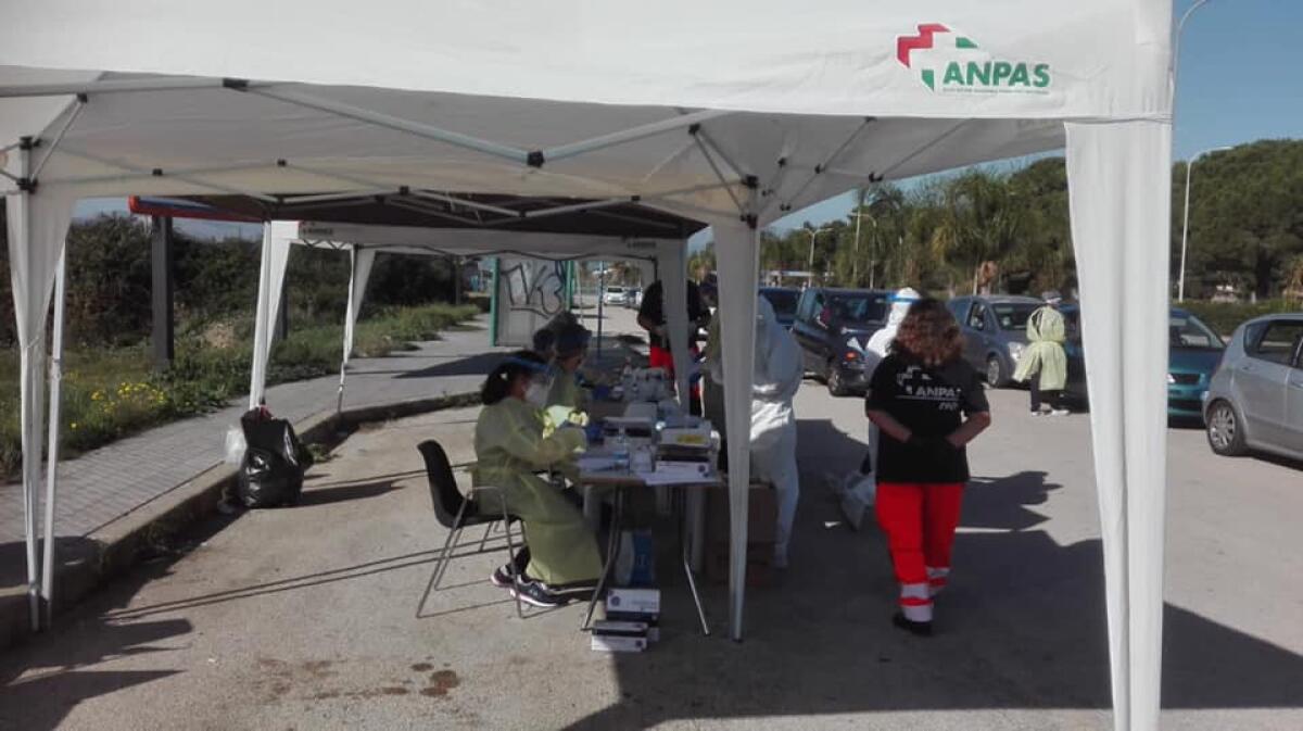 PATERNO'. CONCLUSA PRIMA GIORNATA TEST COVID RISERVATO ALLE SCUOLE MEDIE. 26 POSITIVI - 