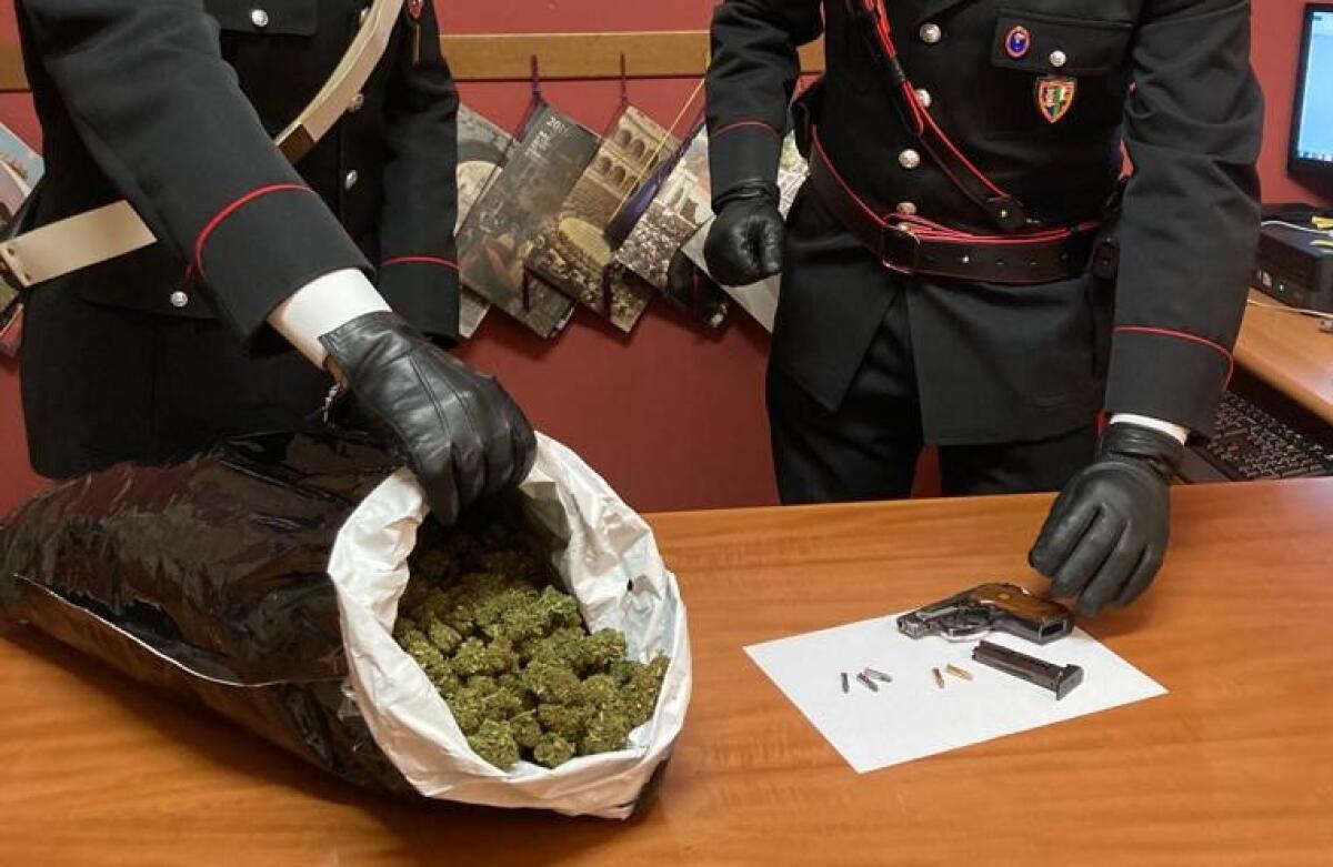 SULLA MACCHINA NASCONDEVANO DROGA ED UNA PISTOLA. ARRESTATI DUE CATANESI IN TRASFERTA - 