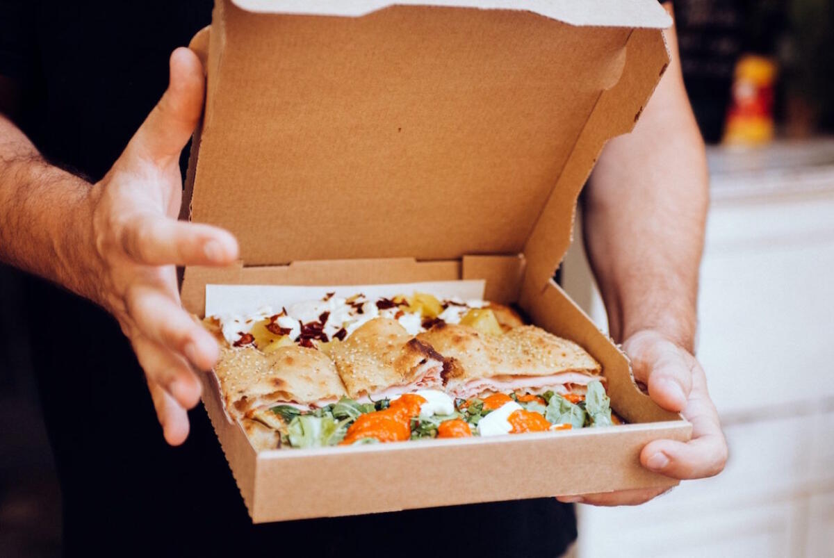 NEGOZI CHIUSI LA DOMENICA, LA REGIONE CI RIPENSA, POSSIBILE IL CIBO DA ASPORTO - 