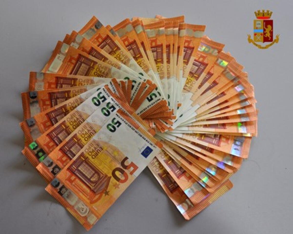ADRANO ARRESTATO FALSARIO E SEQUESTRATA LA SOMMA DI 2400 EURO - 