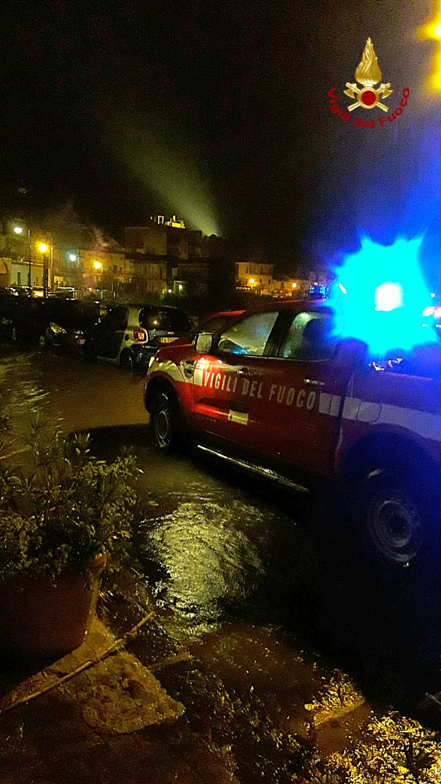 PAURA A CAPOMULINI:  ESONDA UN TORRENTE, ALLAGATE ABITAZIONI