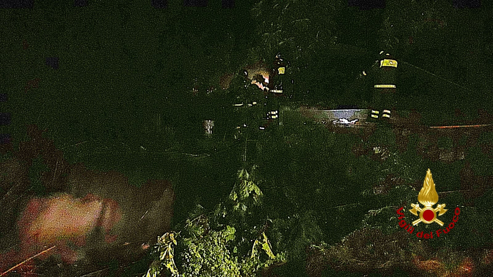 PAURA A CAPOMULINI:  ESONDA UN TORRENTE, ALLAGATE ABITAZIONI