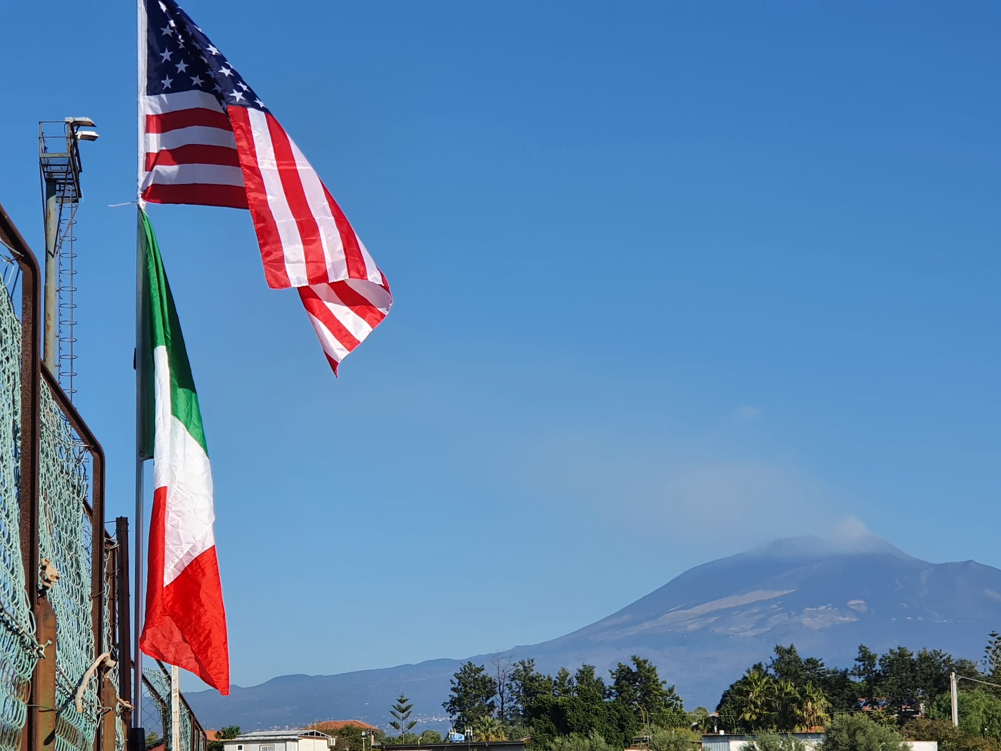 MILITARI AMERICANI E VOLONTARI DI MOTTA RIQUALIFICANO LA PISTA DI ATLETICA.