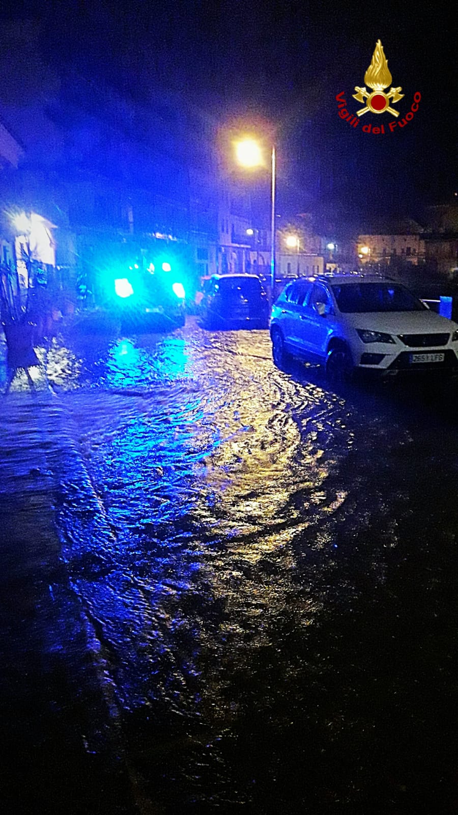 PAURA A CAPOMULINI:  ESONDA UN TORRENTE, ALLAGATE ABITAZIONI
