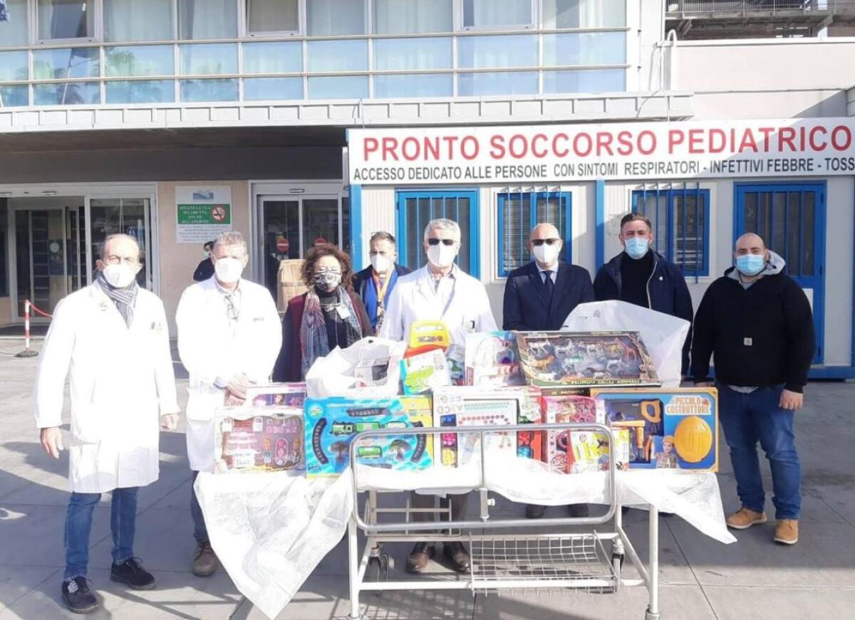 Regali ai bambini ricoverati al Garibaldi-Nesima - 
