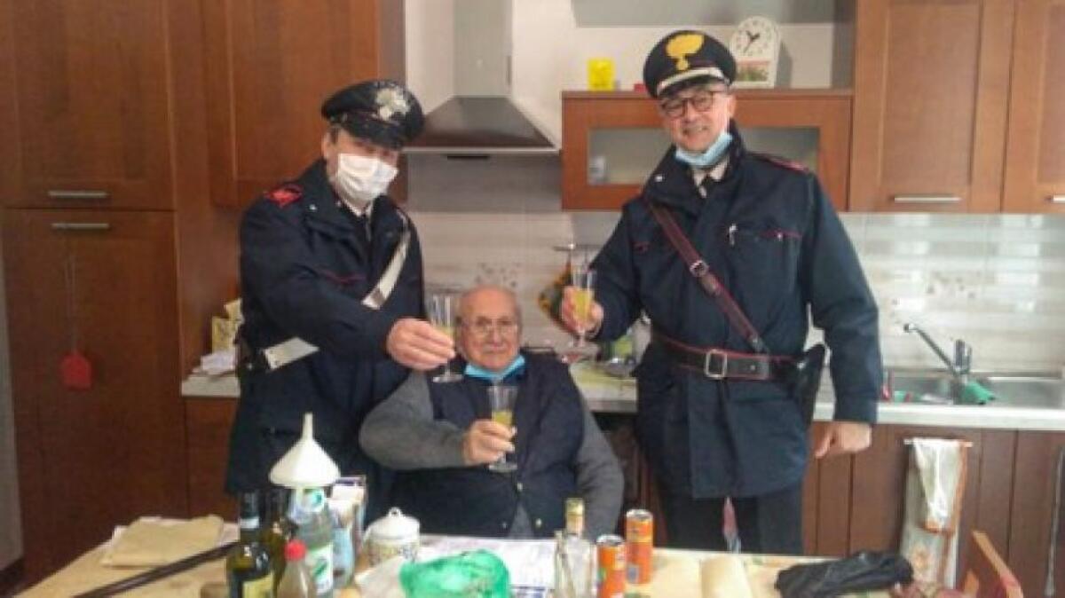 BOLOGNA: A 94 ANNI CHIAMA I CARABINIERI PER UN BRINDISI DI NATALE: “SONO SOLO, MI VENITE A TROVARE?” - 