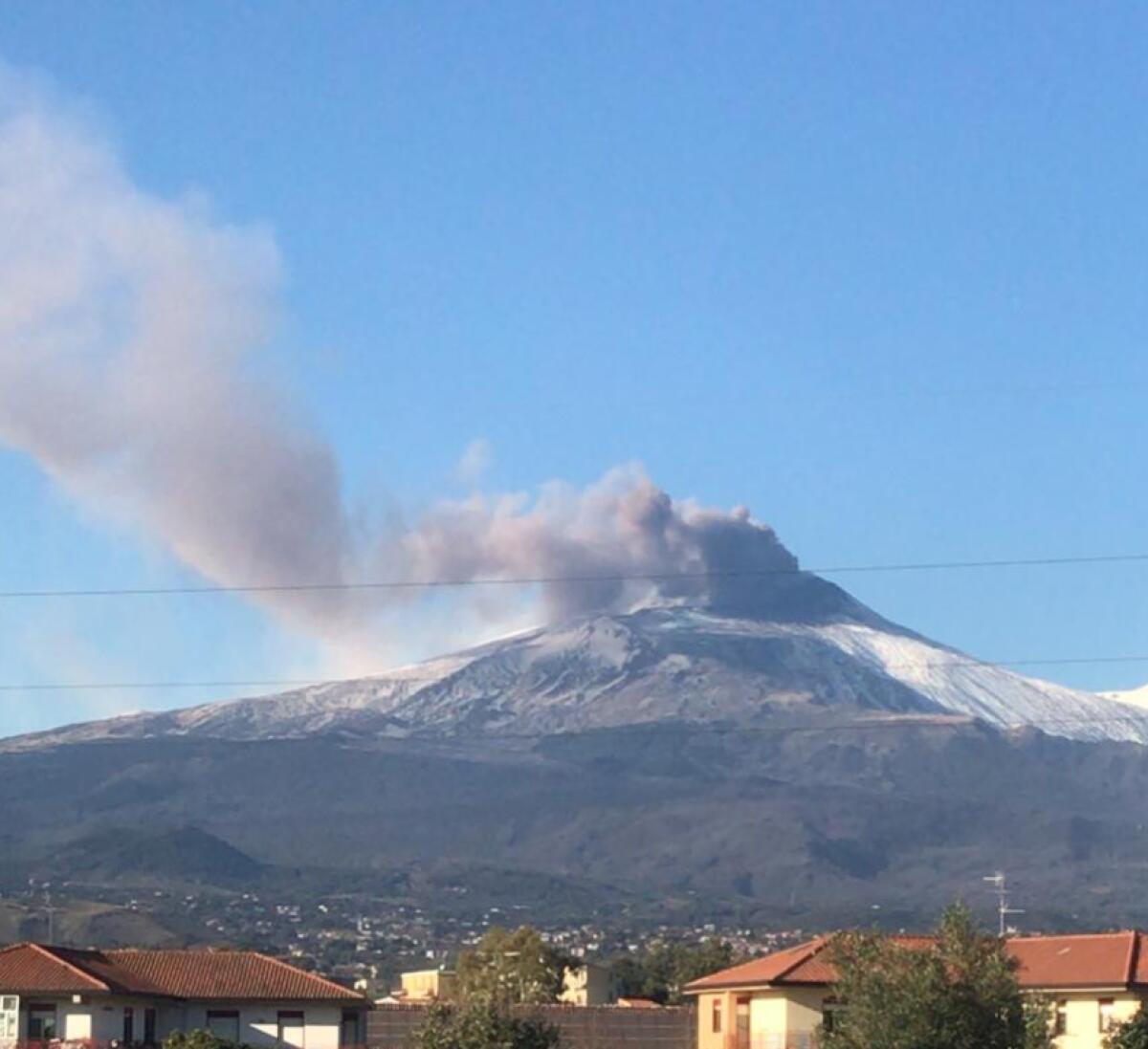 NUOVA ATTIVITÀ ESPLOSIVA IN ATTO , NUBE ERUTTIVA DI CIRCA  4 KM SUL LIVELLO DEL MARE. - 
