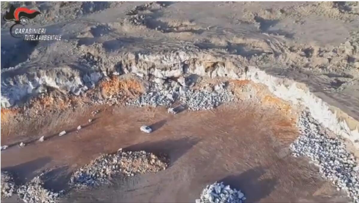 SEQUESTRATA CAVA ABUSIVA A BELPASSO, DENUNCIATI DUE PATERNESI - 