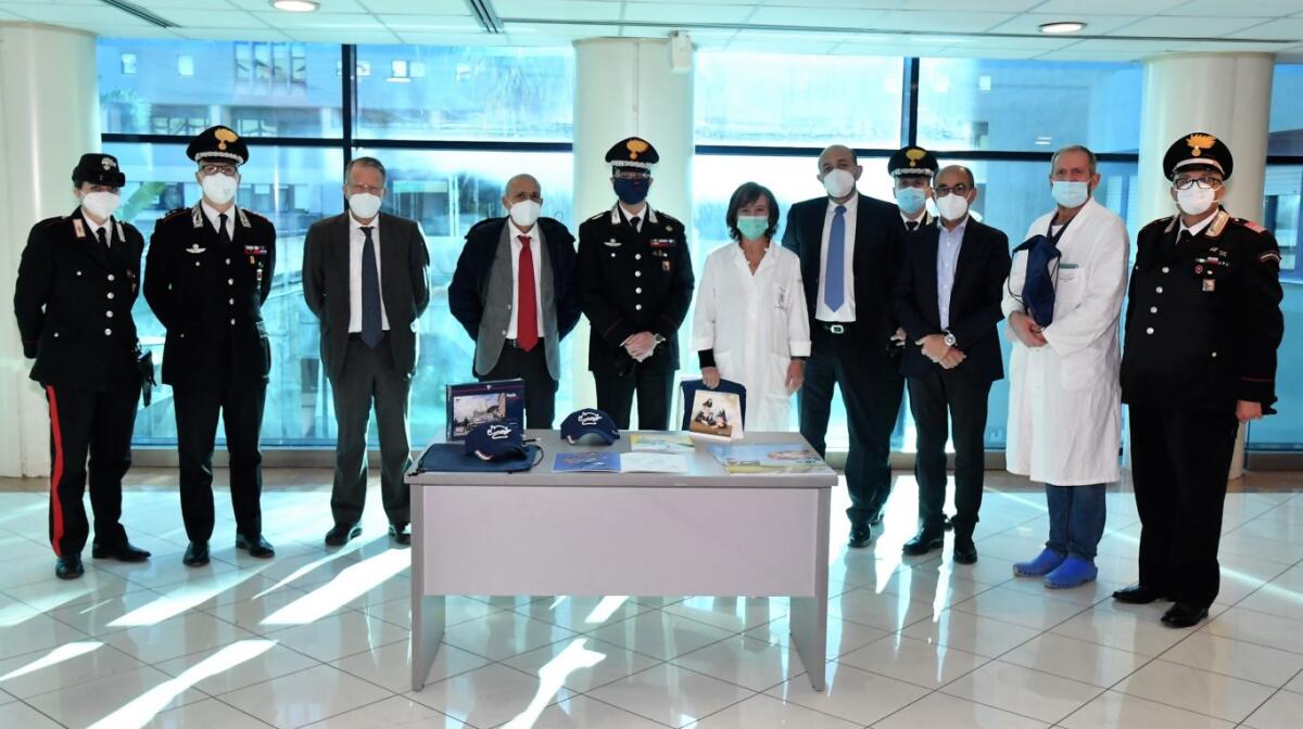 LA SOLIDARIETÀ DELL’ARMA DEI CARABINIERI NON SI FERMA DAVANTI ALLA PANDEMIA: AUGURI E DONI AI PICCOLI DEGENTI DELL’EMATO-ONCOLOGIA DEL POLICLINICO - 