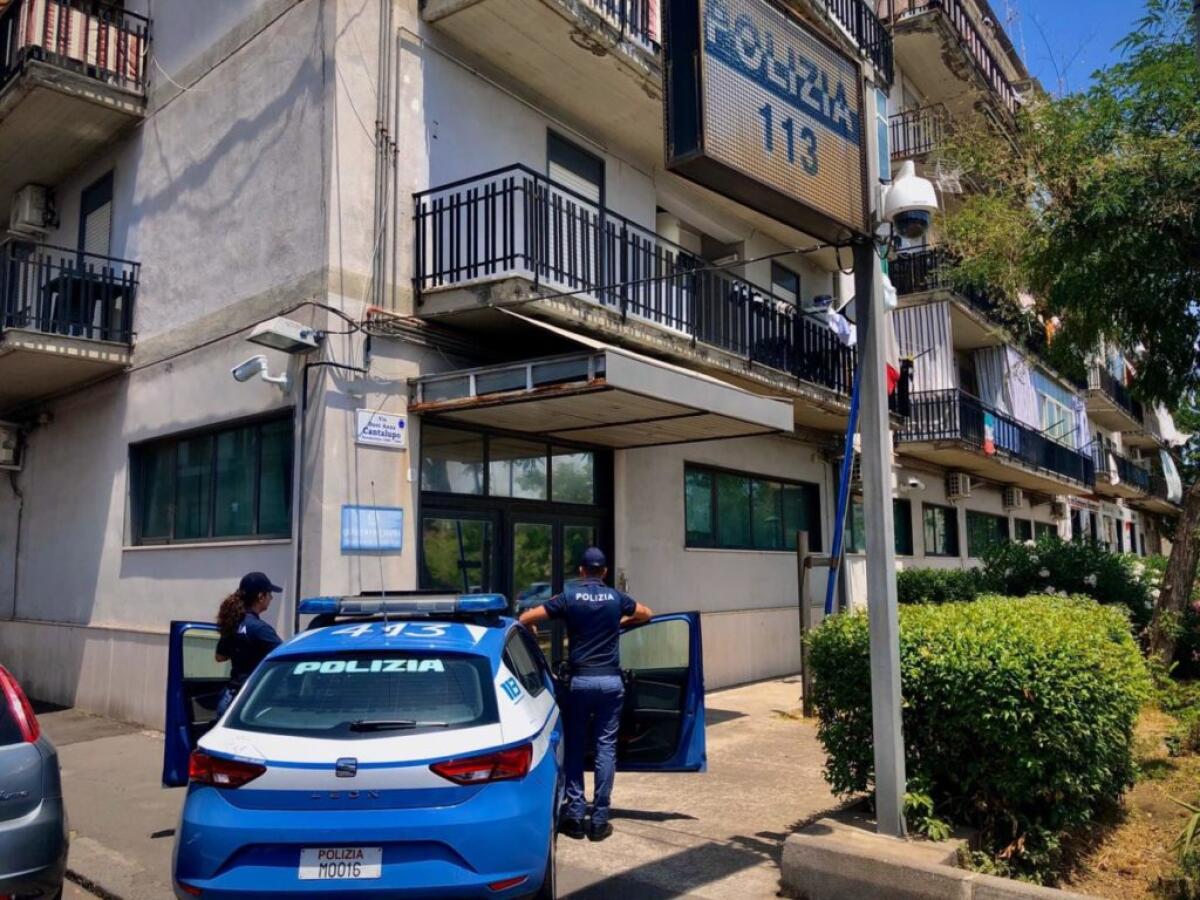 CATANIA. INCARICATI DI VERIFICARE GLI ESTINTORI, SI LIMITANO A SOSTITUIRE LE ETICHETTE: DUE TECNICI DENUNCIATI PER TRUFFA - 