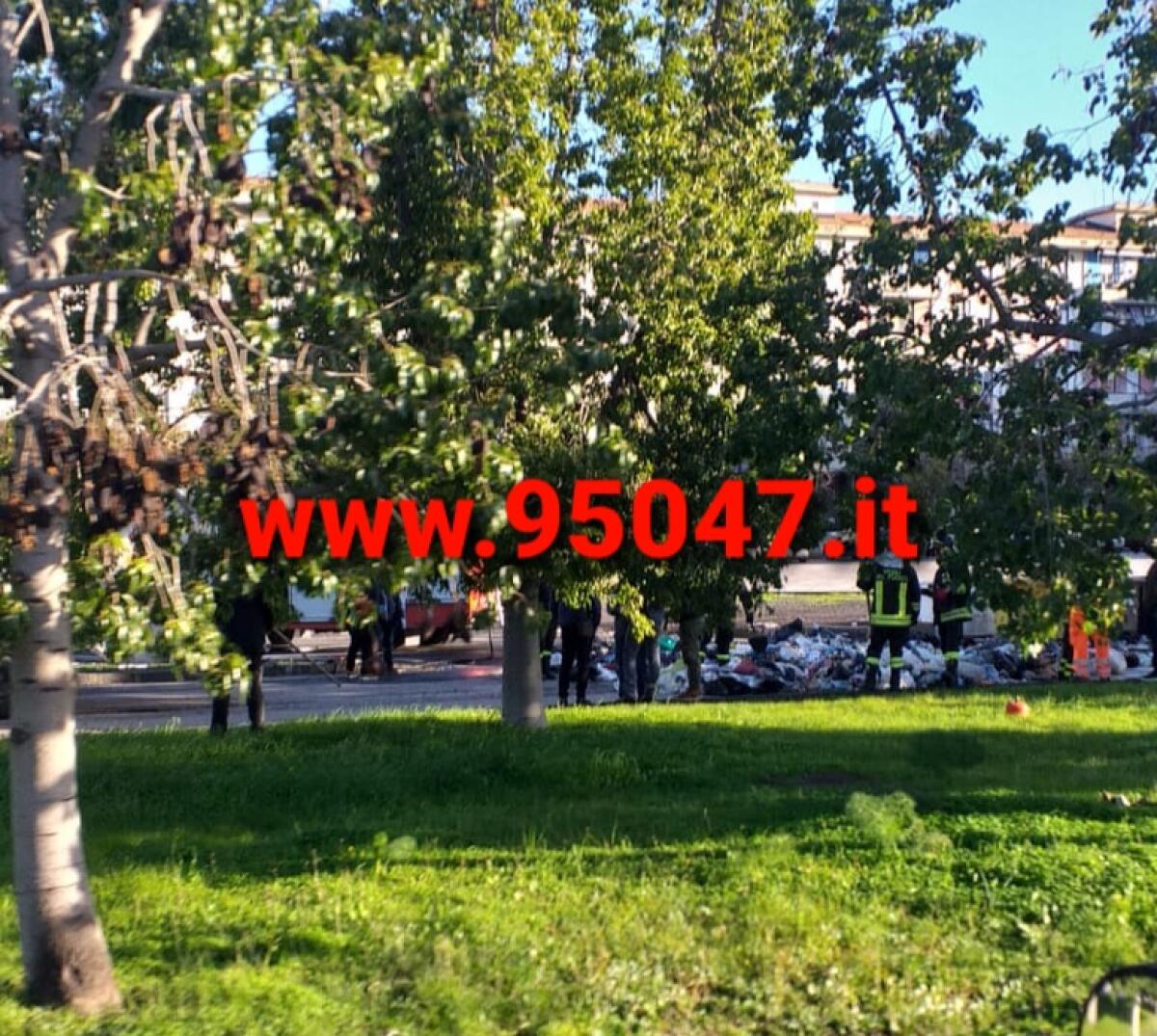 SAN GIOVANNI GALERMO: ESPLOSA UNA BOMBOLA ALL'INTERNO DEI CASSONETTI DELLA SPAZZATURA, FERITI - 