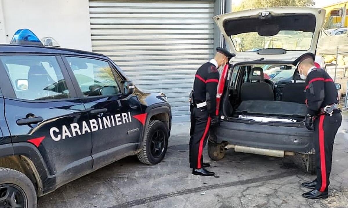 MINEO  AVEVANO CONTRAFFATTO I NUMERI DEL TELAIO DELL’AUTO RUBATA: ARRESTATI - 