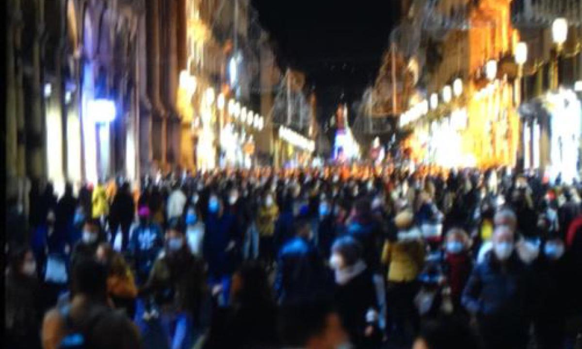 NUOVE RESTRIZIONI IN ARRIVO A NATALE E CAPODANNO: POSSIBILE ZONA ROSSA O ARANCIONE IN TUTTA ITALIA - 