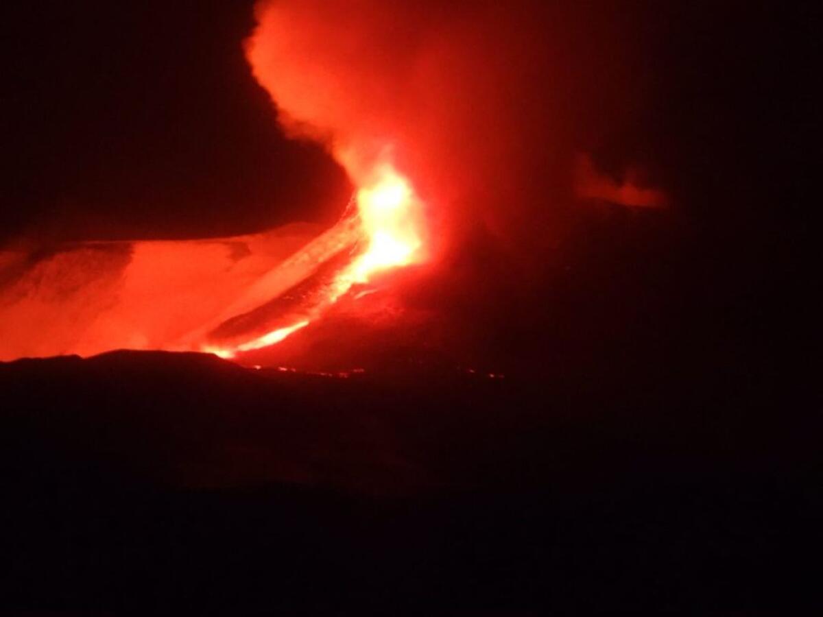 VIOLENTA ERUZIONE DELL'ETNA IN CORSO, LA DIRETTA DALLE WEBCAM - 