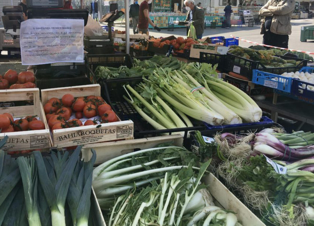 PATERNO': IL SETTORE ALIMENTARE DEL MERCATO TRISETTIMANALE TRASFERITO PROVVISORIAMENTE ALL’INTERNO DEL PARCHEGGIO GIOVANNI PAOLO II - 