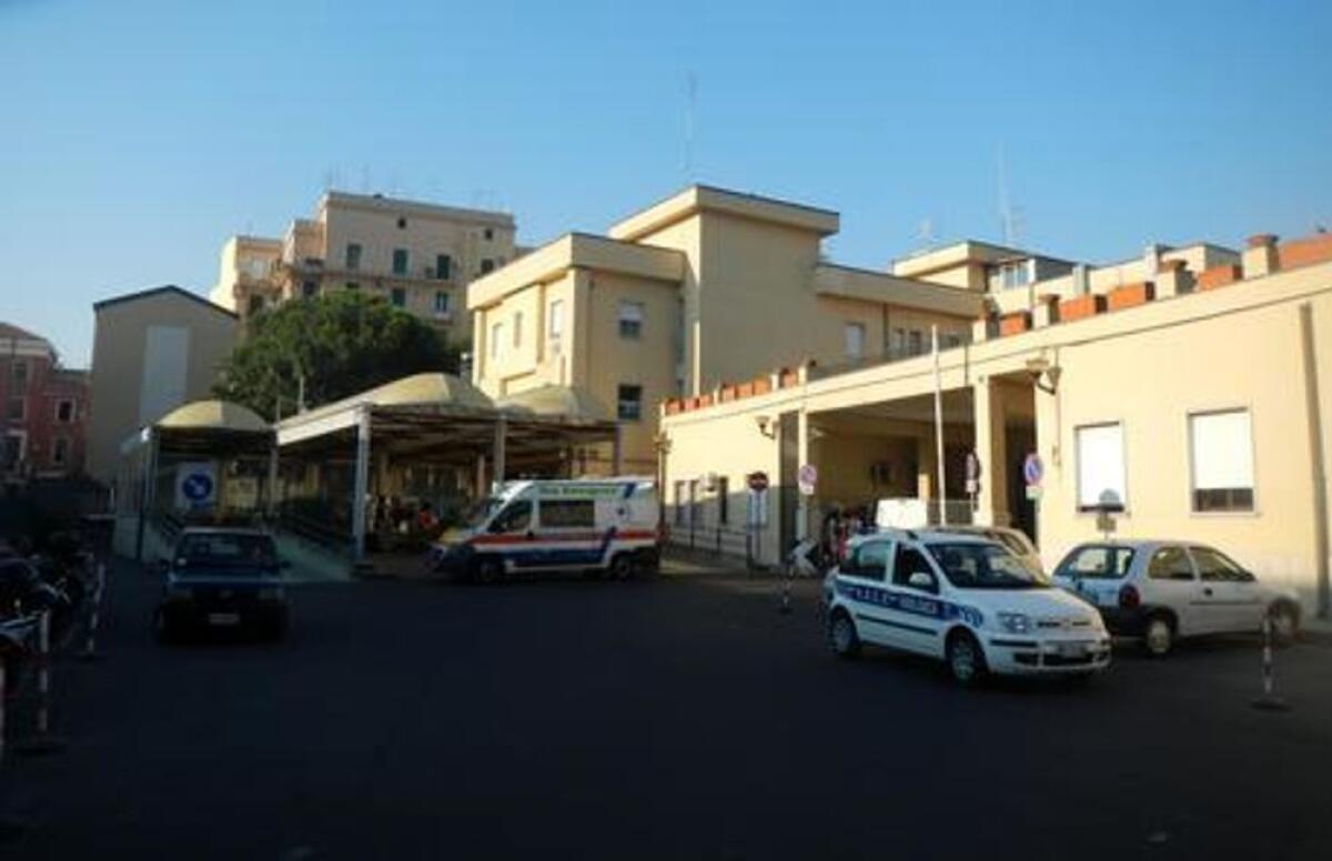 PICCHIANO UN MEDICO E SI INTRODUCONO NEL REPARTO COVID19  DENUNCIATI DUE FRATELLI - 
