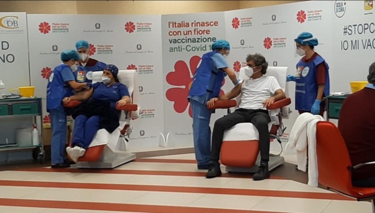 PRIMARIO PRONTO SOCCORSO PRIMO VACCINATO IN SICILIA, ENTRO SETTEMBRE VACCINATI TUTTI I SICILIANI - 