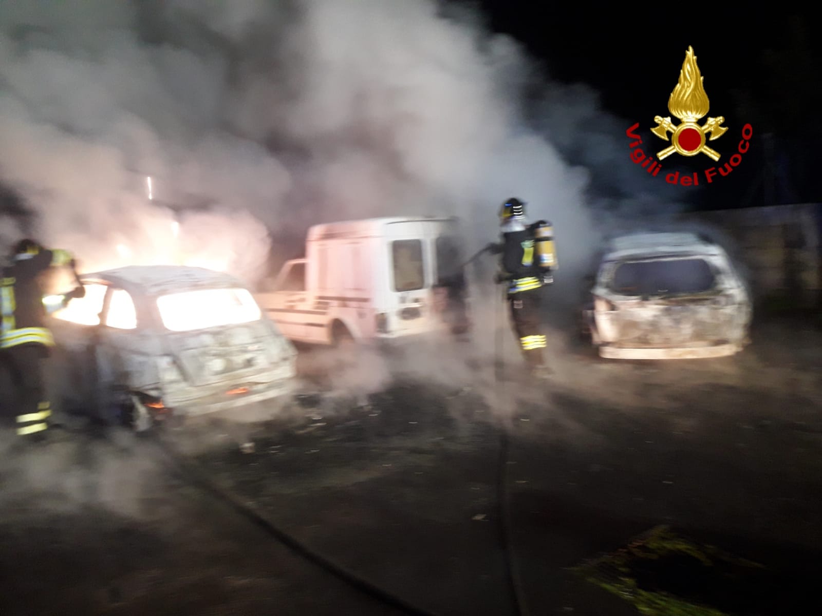 PATERNO’: NOTTE DI FUOCO IN VIALE DEI PLATANI