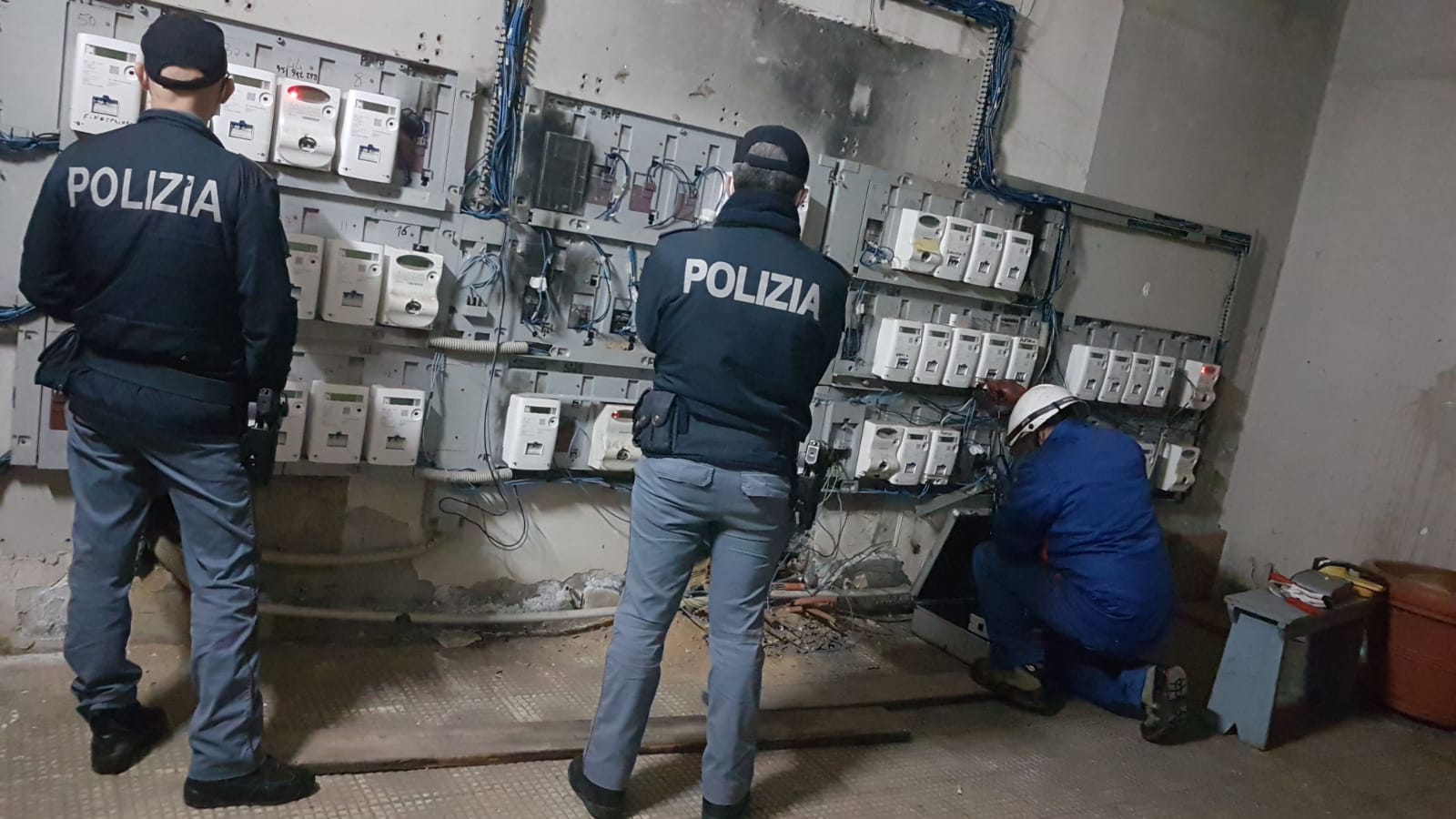 CATANIA: CASE OCCUPATE ABUSIVAMENTE E CON FURTO DI ENERGIA ELETTRICA  MA ARREDATE IN STILE SUPER LUSSO