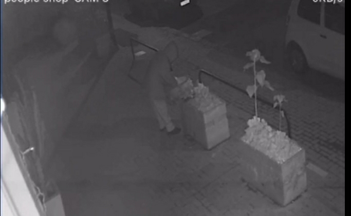 Paternò, grave gesto di inciviltà, rubate le decorazioni Natalizie in via Bellia