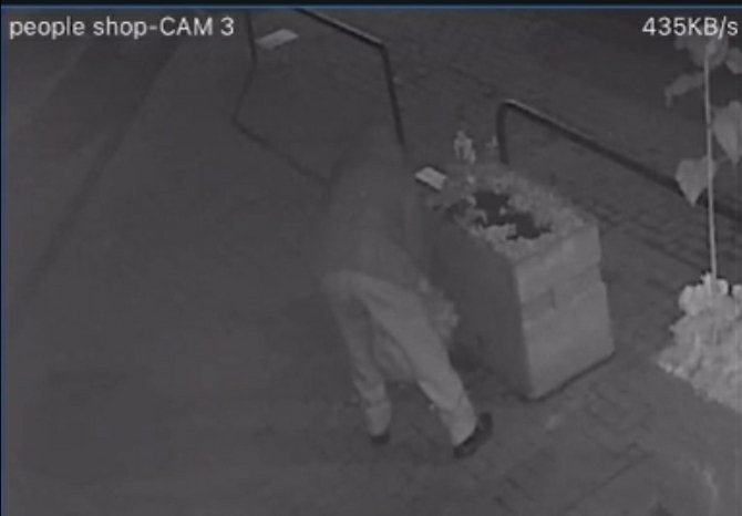 Paternò, grave gesto di inciviltà, rubate le decorazioni Natalizie in via Bellia