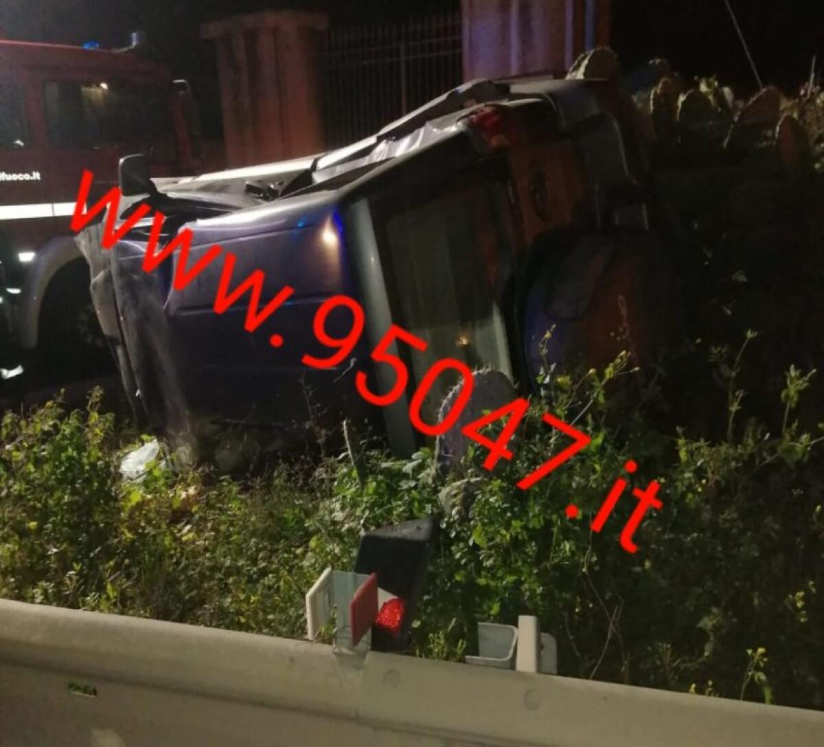 SCHIANTO SULLA CATANIA-GELA: AUTO CAPOVOLTA FERITI - 