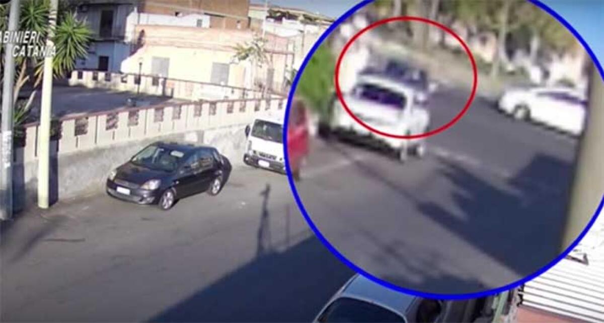 CATANIA, TENTANO DI UCCIDERE IL PADRE DI LUI DOPO CRISI DI COPPIA - 