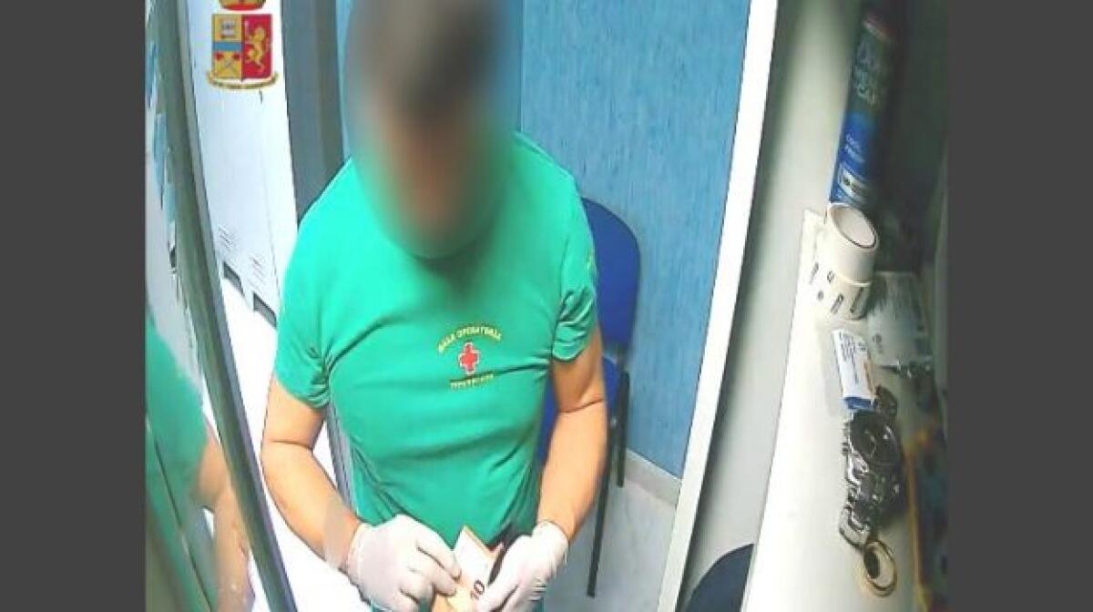 OSPEDALE DI SANT'AGATA MILITELLO, RUBAVA DAL PORTAFOGLIO DEL COLLEGA: ARRESTATO UN INFERMIERE - 