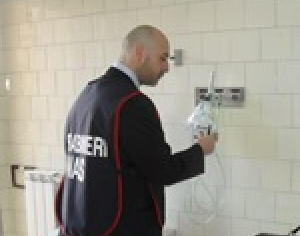 NAS CATANIA: SCOPERTO UN FALSO DERMATOLOGO CHE IMPIANTAVA CAPELLI, SEQUESTRATI DUE CENTRI TRICOLOGICI - 