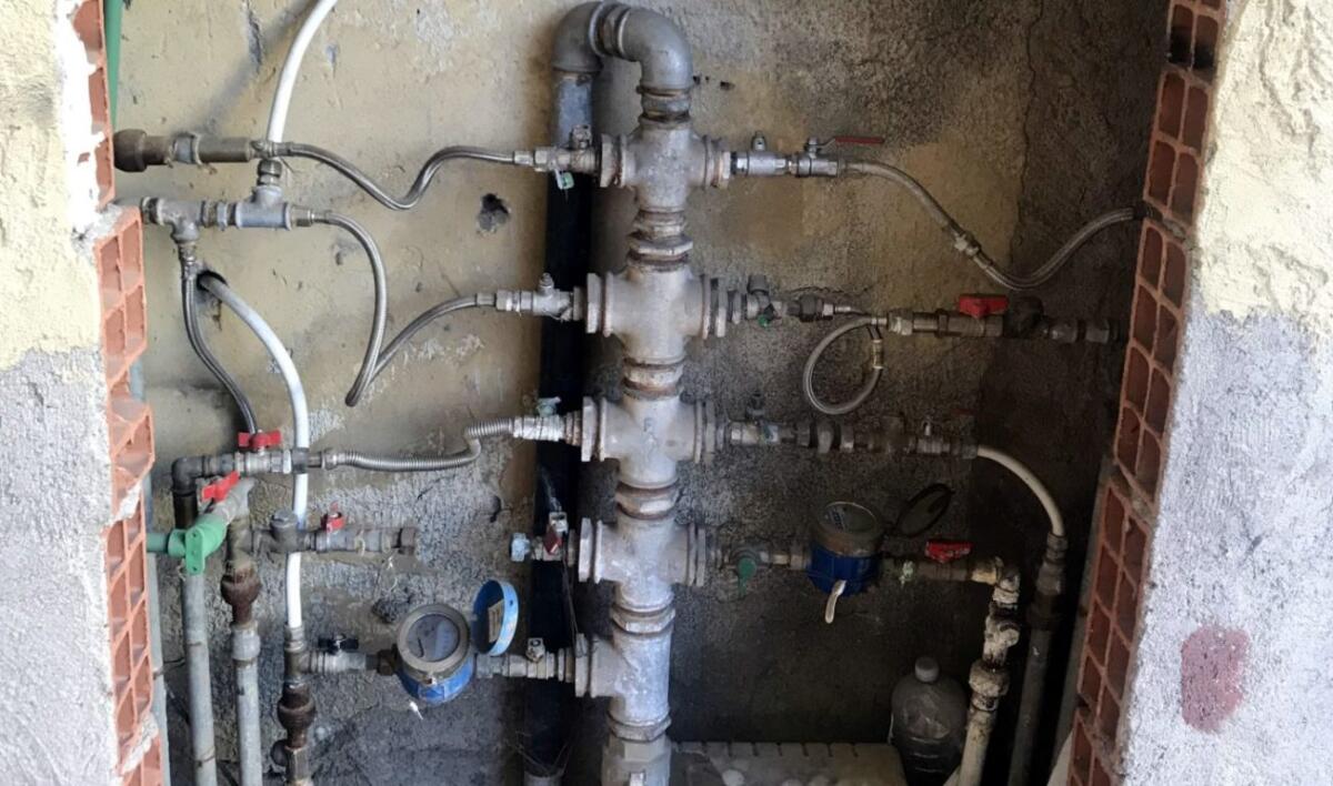 ADRANO, SEI PERSONE DENUNCIATE PER FURTO DI ACQUA - 