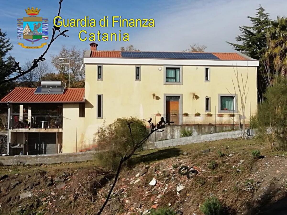 PEDARA, INTESTA VILLETTA AI FIGLI PER ELUDERE DEBITO DI 41 MLN: GDF SEQUESTRA L’IMMOBILE - 