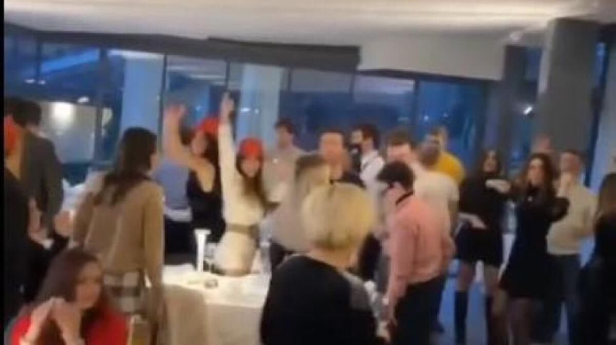 «Non pubblicate foto e video». Ma la festa di Capodanno nel resort di lusso sul Garda finisce sui social: tutti multati i 126 ospiti - 