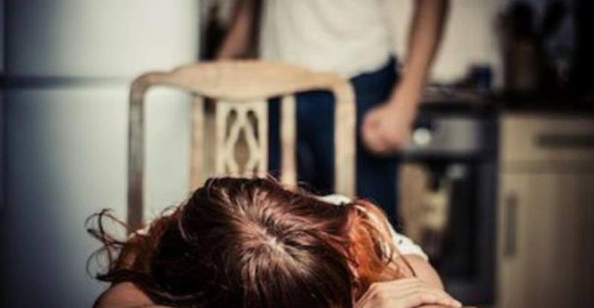 Catania, lui la picchia e lei chiede aiuto ai carabinieri: arrestato - 