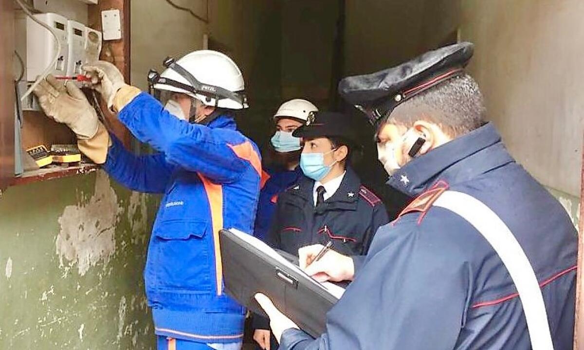 CATANIA: Percettori di reddito di cittadinanza rubavano energia elettrica, arrestati - 