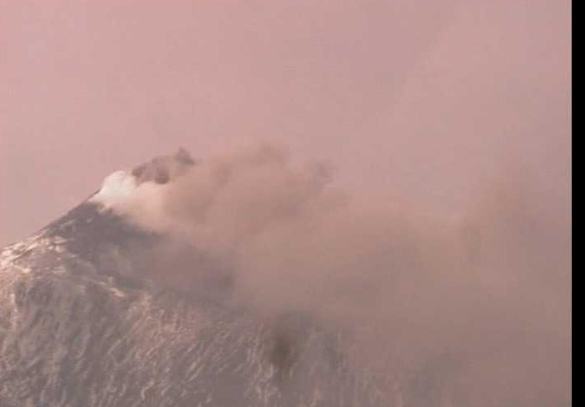 ETNA: Si intensifica l'attività esplosiva: cenere dal cratere di Sud-Est - 