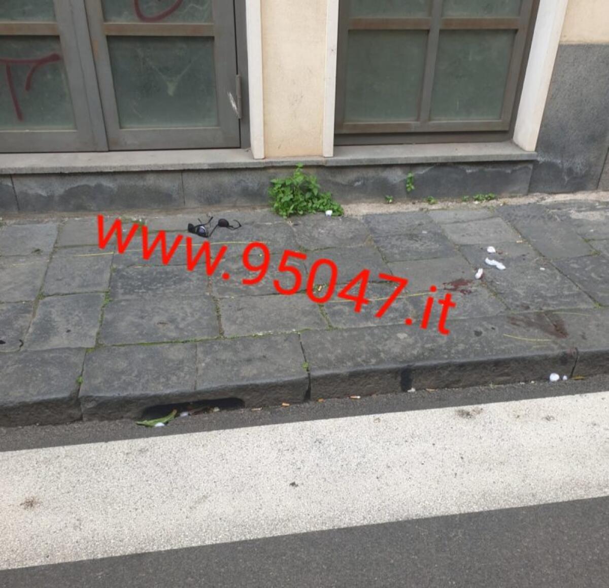 PATERNO':PERDONO IL CONTROLLO DELLO SCOOTER, DUE GIOVANI FERITI - 