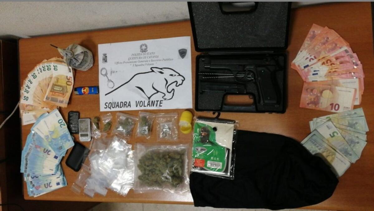 Catania, lanciava ordigni accesi nei cassonetti - 