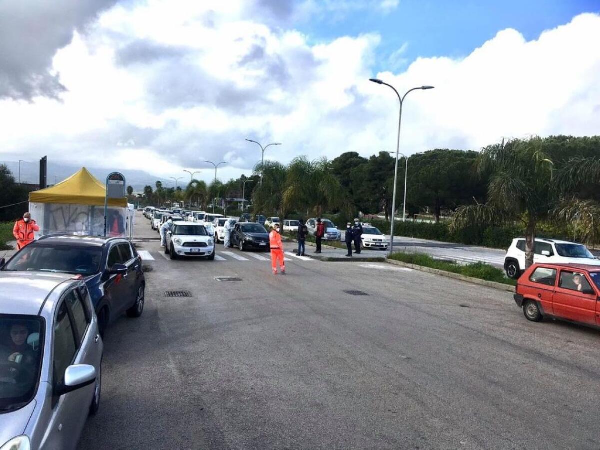 PATERNO': TAMPONI PER LE SCUOLE ELEMENTARI E MEDIE - 