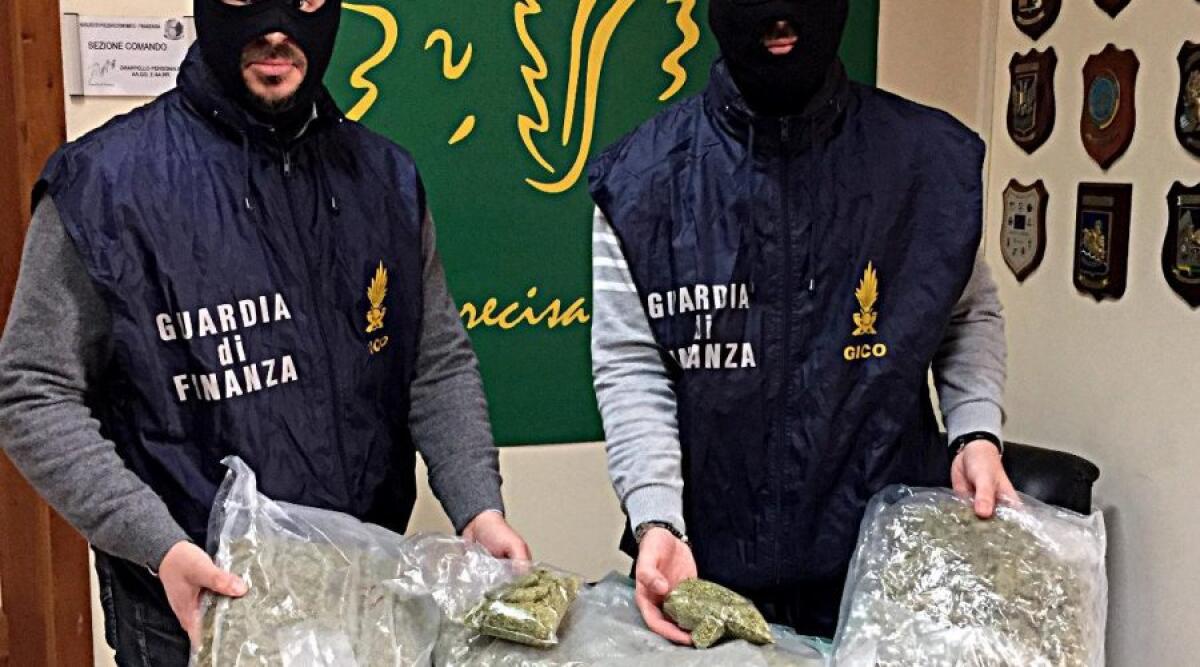 SCOPERTO SULLA TANGENZIALE DI CATANIA UN CORRIERE CON QUASI 6 KG DI DROGA: ARRESTATO DAI FINANZIERI - 