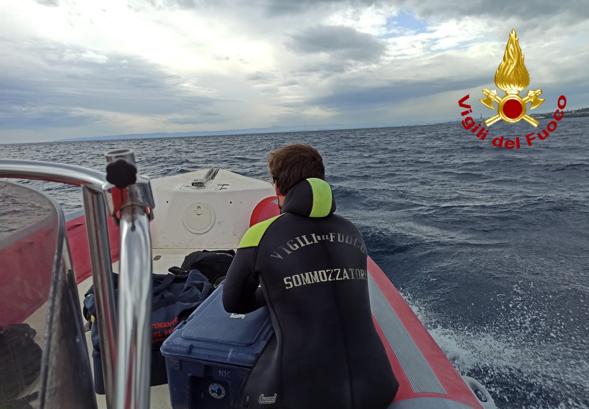 CATANIA, CORPO DI UN UOMO SENZA VITA RECUPERATO IN MARE VICINO PIAZZA NETTUNO