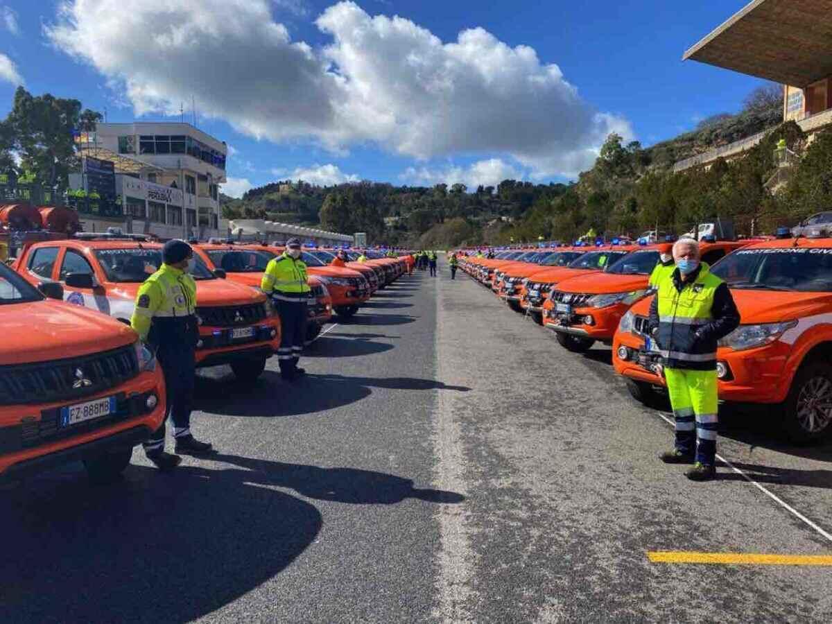 PROTEZIONE CIVILE, LA REGIONE CONSEGNA CENTO MEZZI AL VOLONTARIATO SICILIANO - 