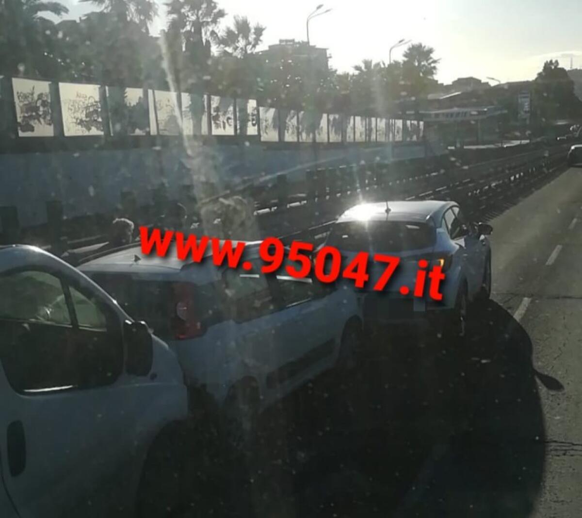 TAMPONAMENTO SULLA SS121, LUNGA FILA IN DIREZIONE CATANIA - 